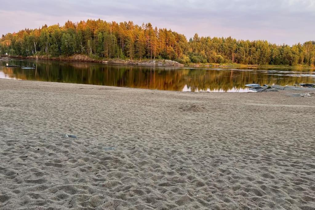 Attraktiv & Smart Funkishytte Pa Nes Strandhager. Årnes Eksteriør billede